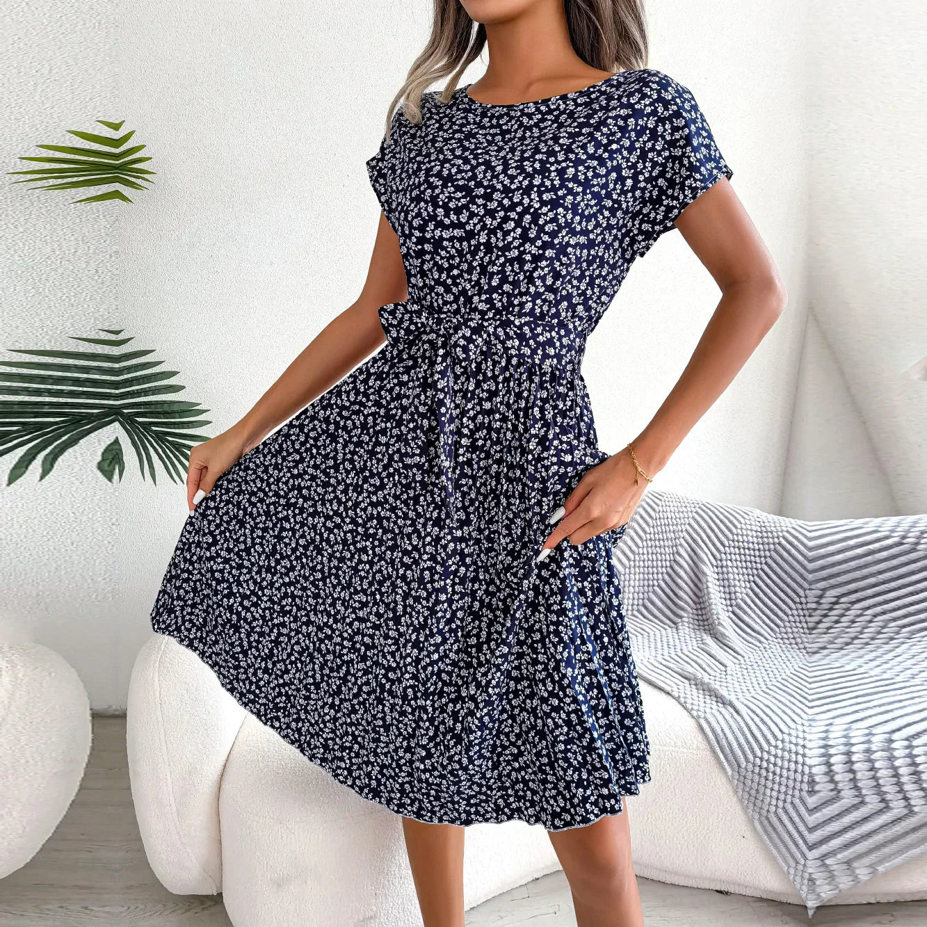 Anabelle – Feminine Floral Pleated Dress for Every Occasion