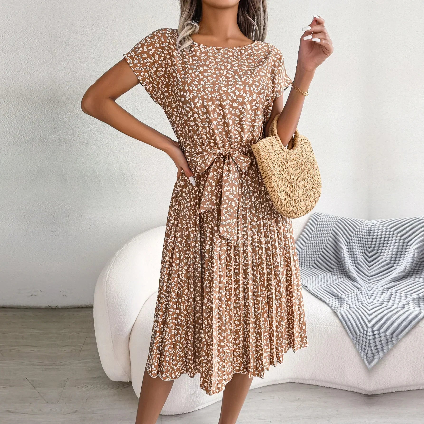 Anabelle – Feminine Floral Pleated Dress for Every Occasion