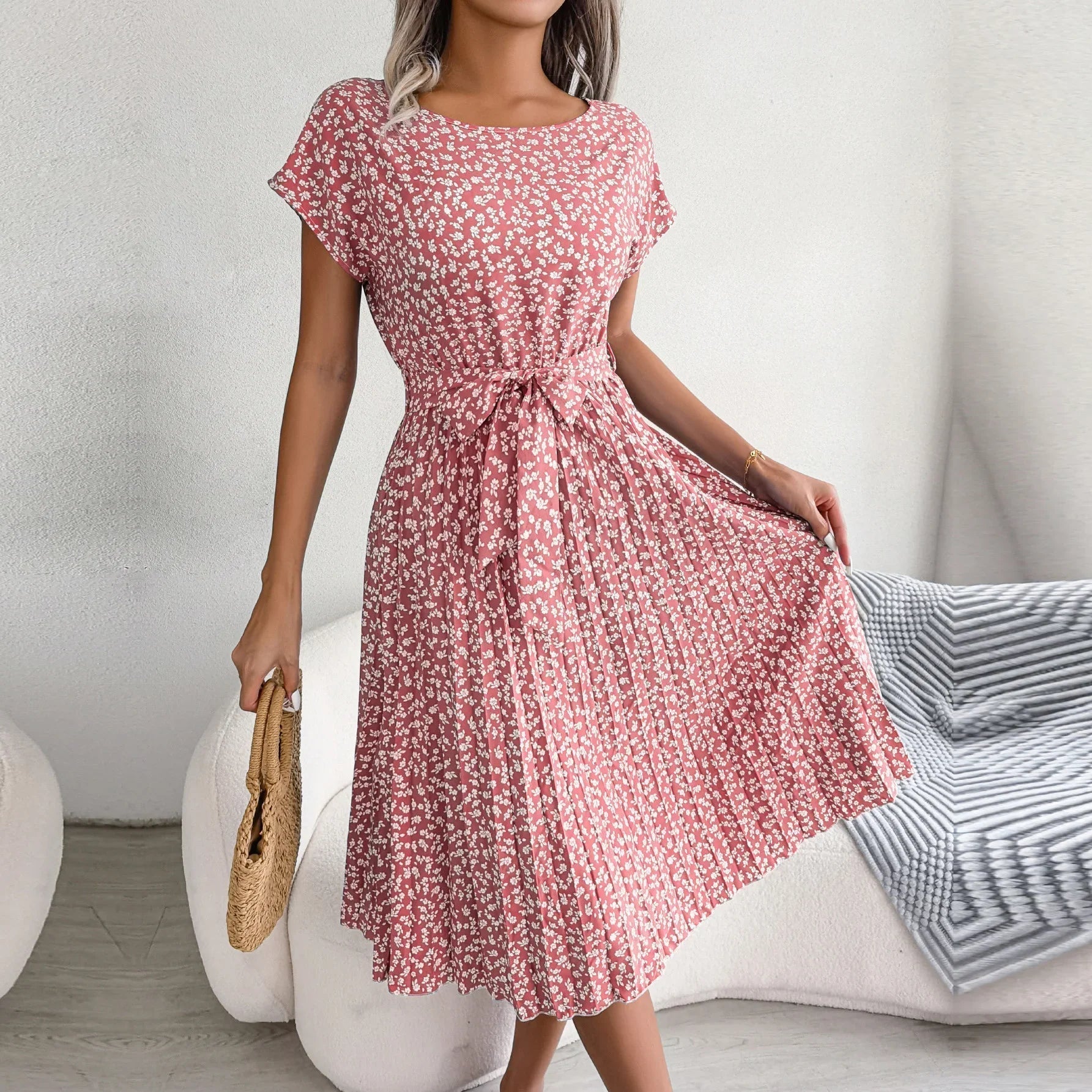 Anabelle – Feminine Floral Pleated Dress for Every Occasion