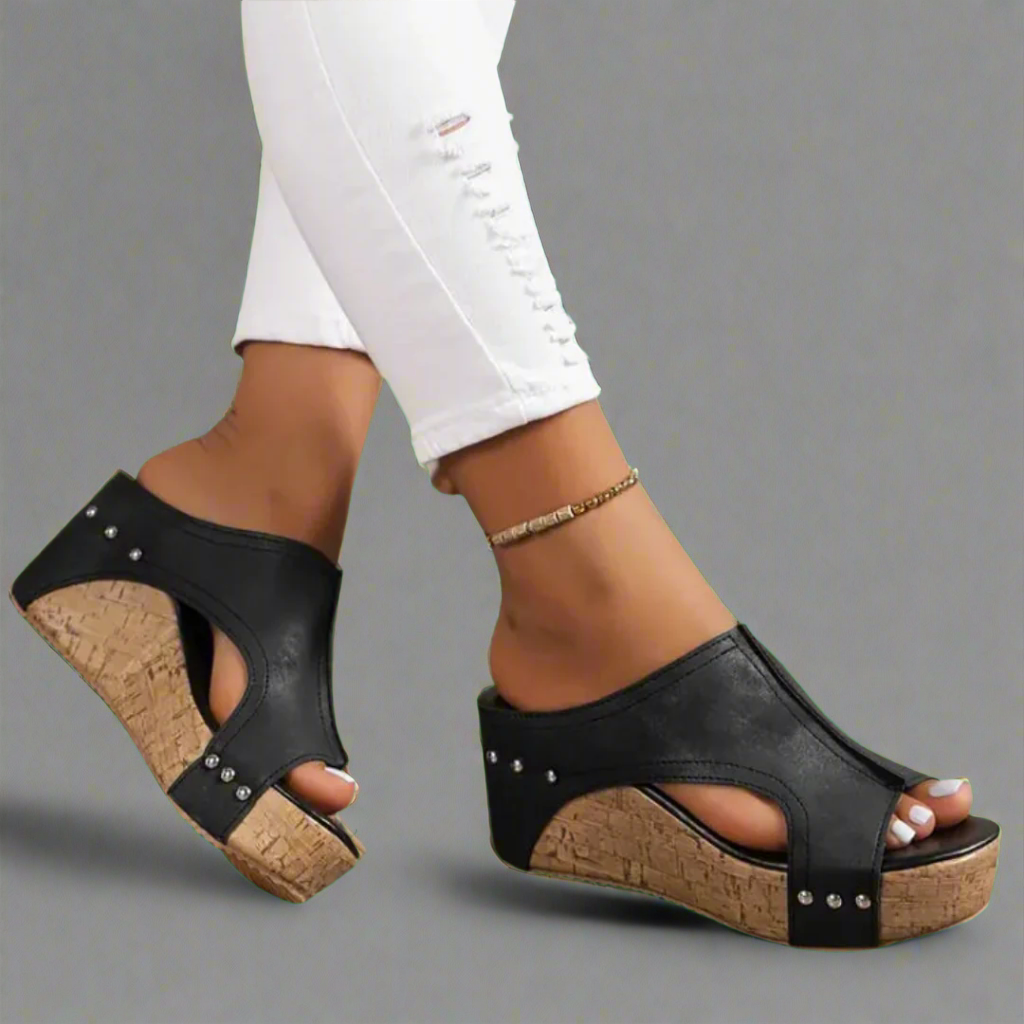 Urswen - Soft-Step Sandals in a Luxe Finish