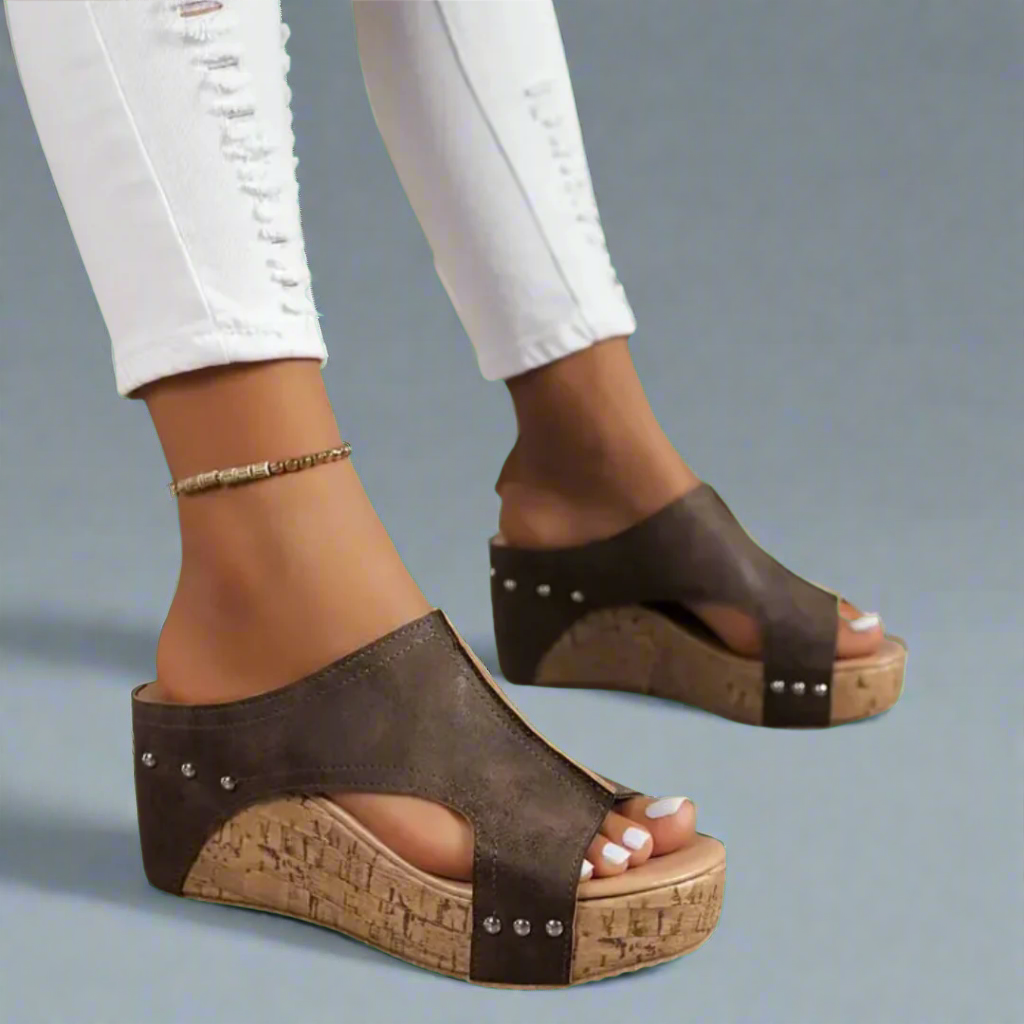 Urswen - Soft-Step Sandals in a Luxe Finish