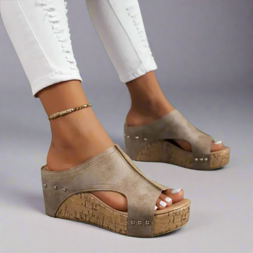 Urswen - Soft-Step Sandals in a Luxe Finish