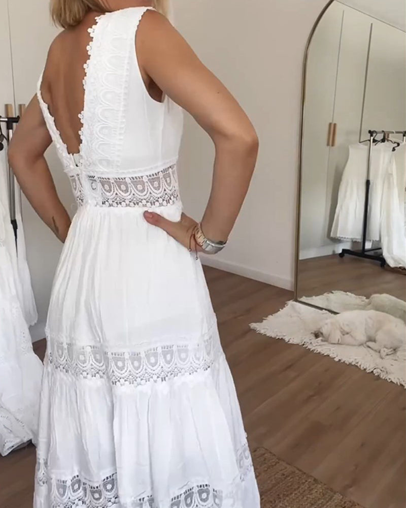 Alexa – Elegant Lace V-Neck Cami Dress