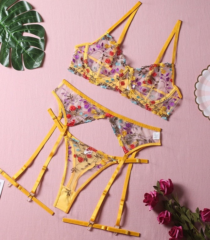 Daisy | Elegant 3-Piece French Lace Lingerie Set