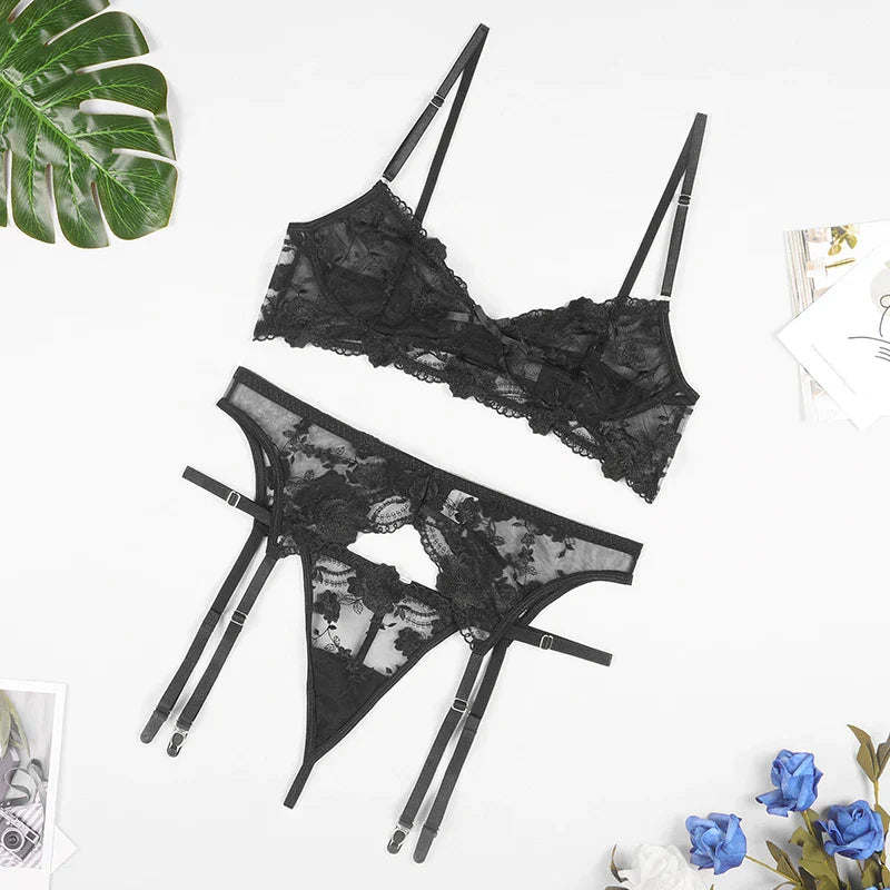 Natalia | Timeless Elegance in a 3-Piece French Lingerie Set