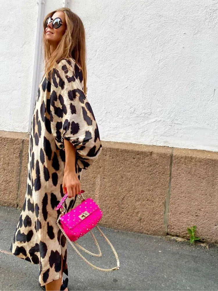 Lisa – Chic Leopard Print Midi Dress