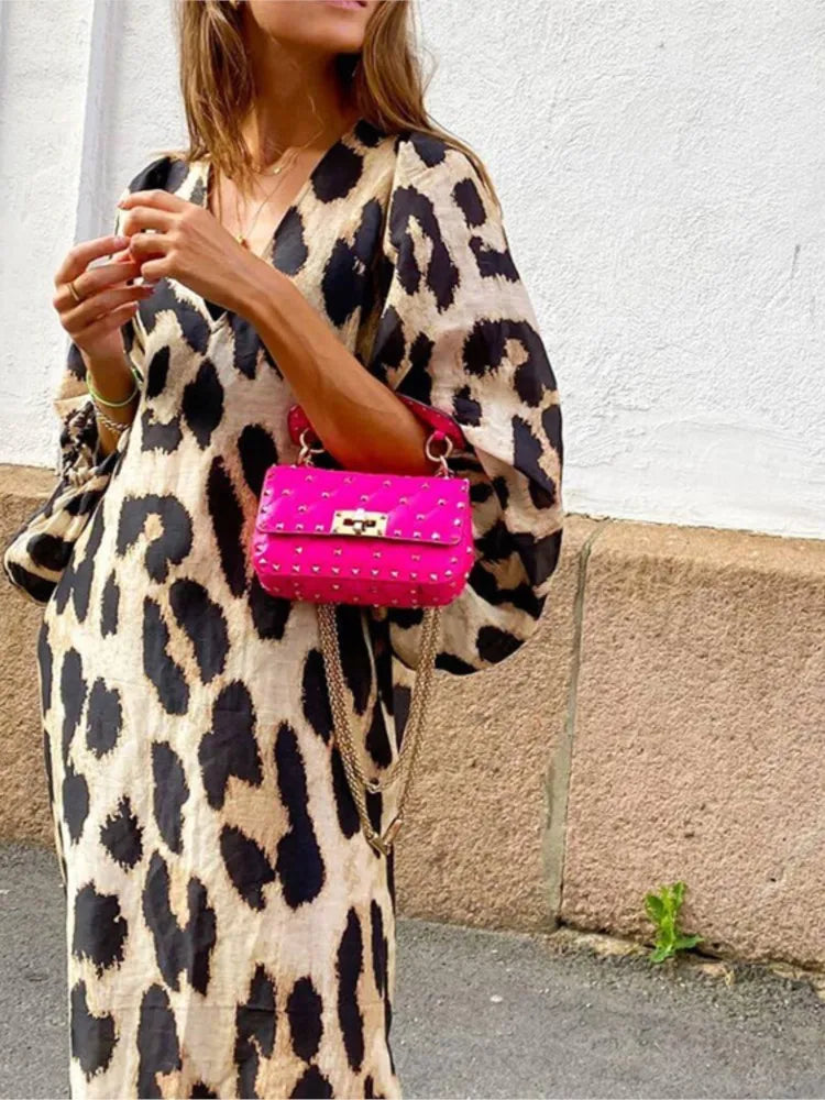 Lisa – Chic Leopard Print Midi Dress