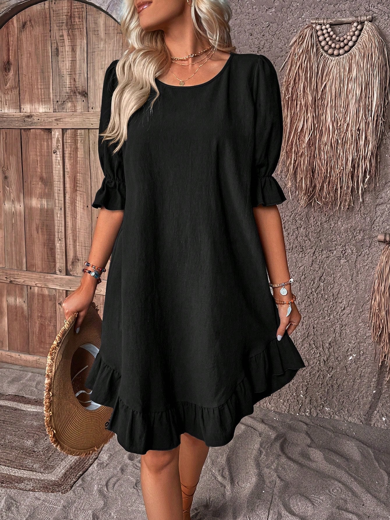 Daisy – Chic Floral Dress with Figure-Enhancing Silhouette