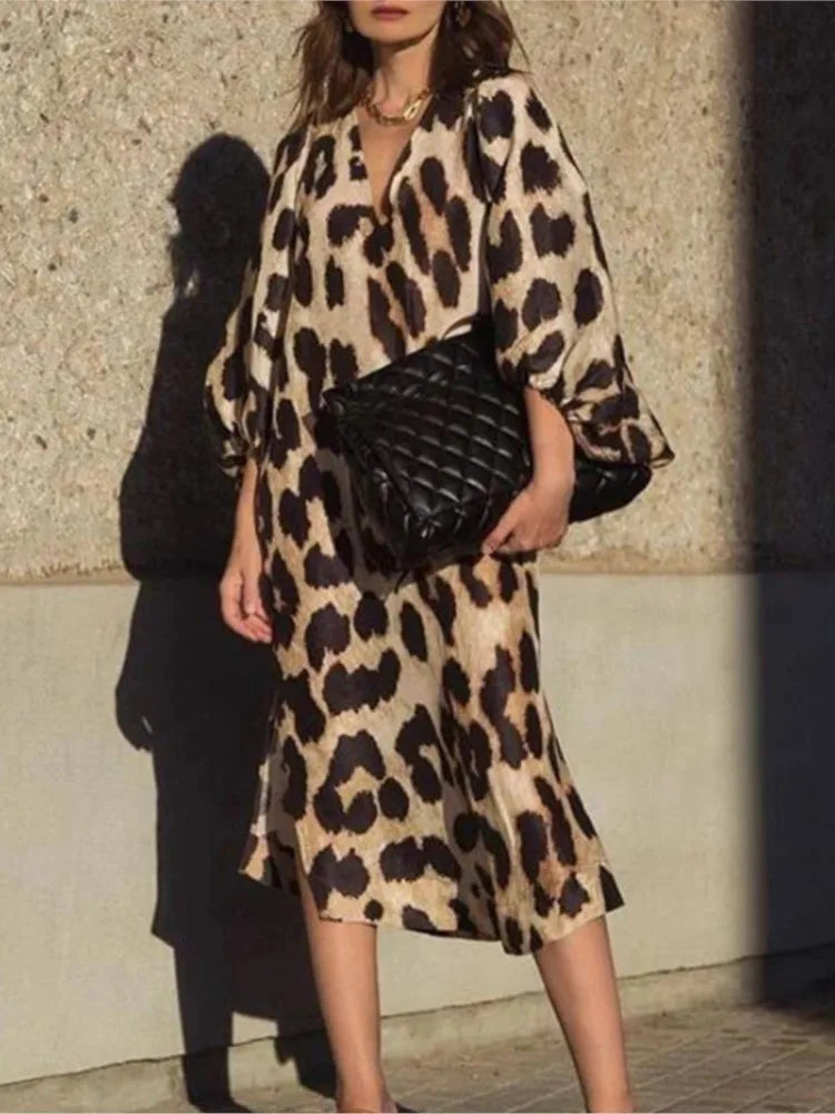 Lisa – Chic Leopard Print Midi Dress