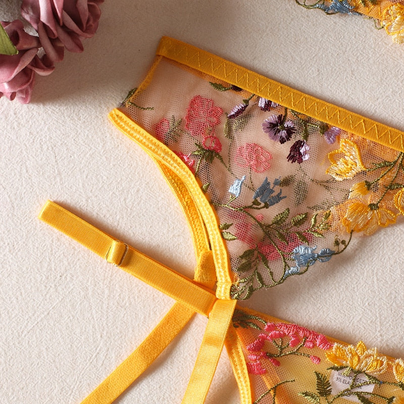 Daisy | Elegant 3-Piece French Lace Lingerie Set