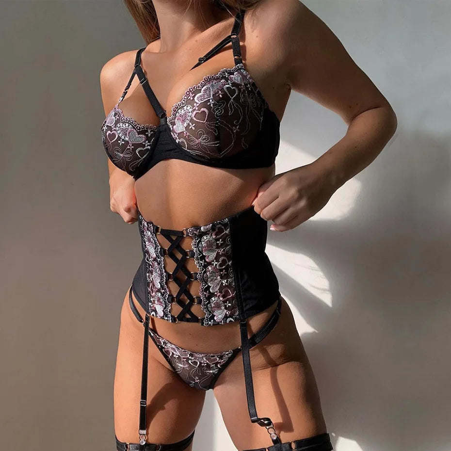 Layla | Elegant 3-Piece French Lace Lingerie Set