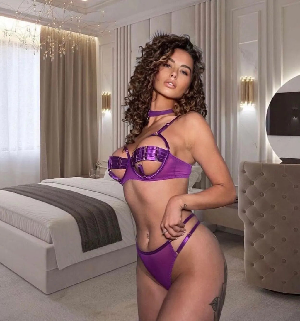Amanda | Alluring 4-Piece Lace Lingerie Ensemble